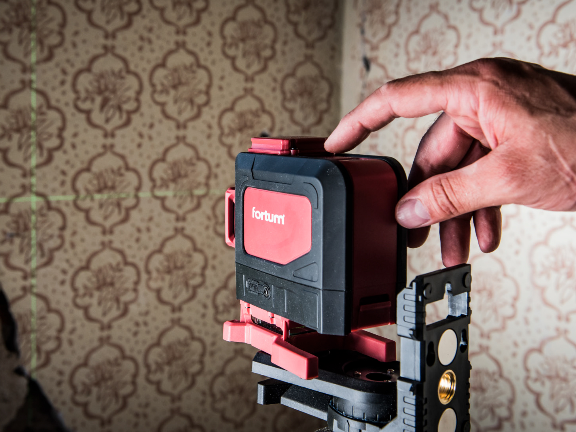 NIVEL LASER EXTOL LINEA VERDE CRUZ AUTONIVELANTE 25MTS - Imagen 7