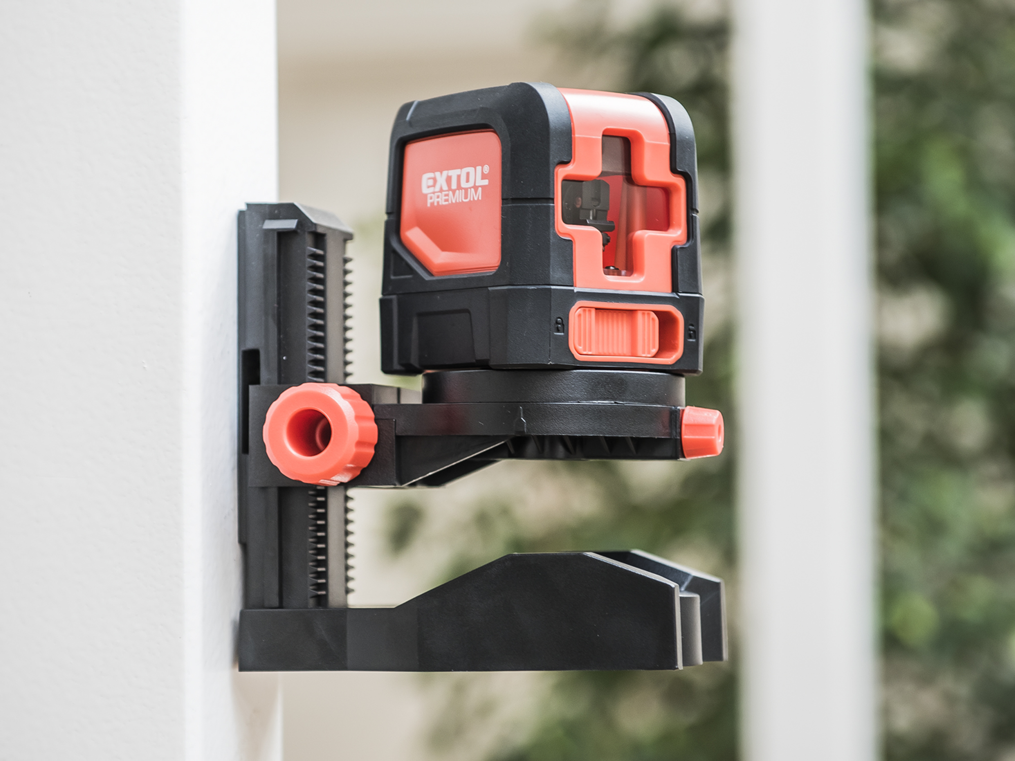 NIVEL LASER EXTOL LINEA VERDE CRUZ AUTONIVELANTE 25MTS - Imagen 8