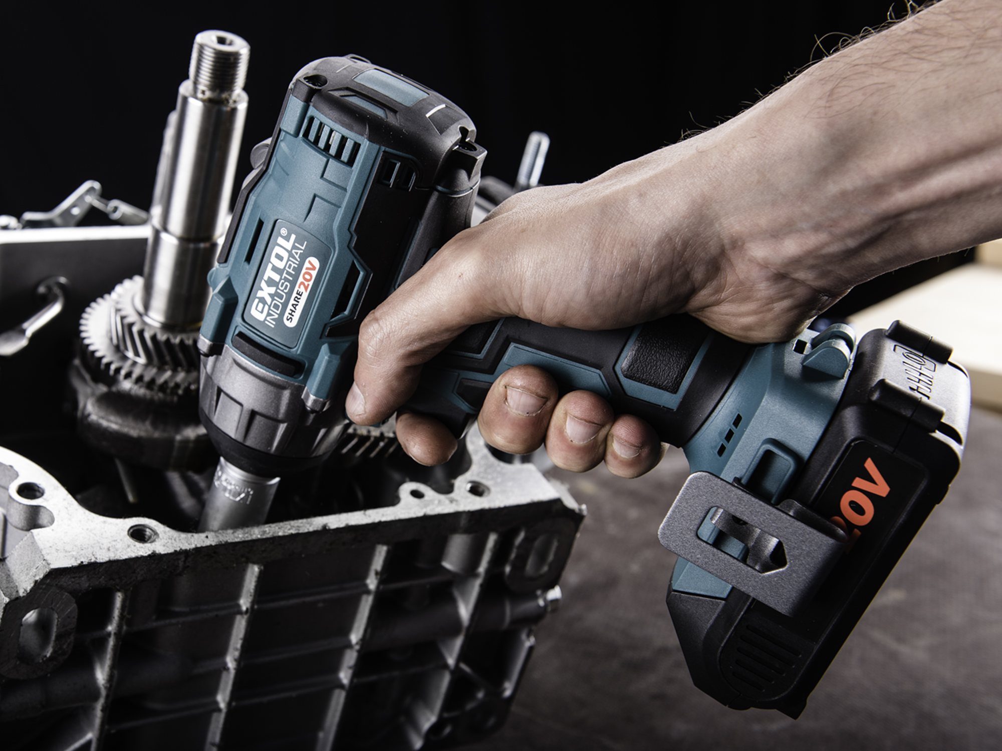 PISTOLA DE IMPACTO EXTOL I 20V ,250NM, 1 BATERIA Y CARGADOR